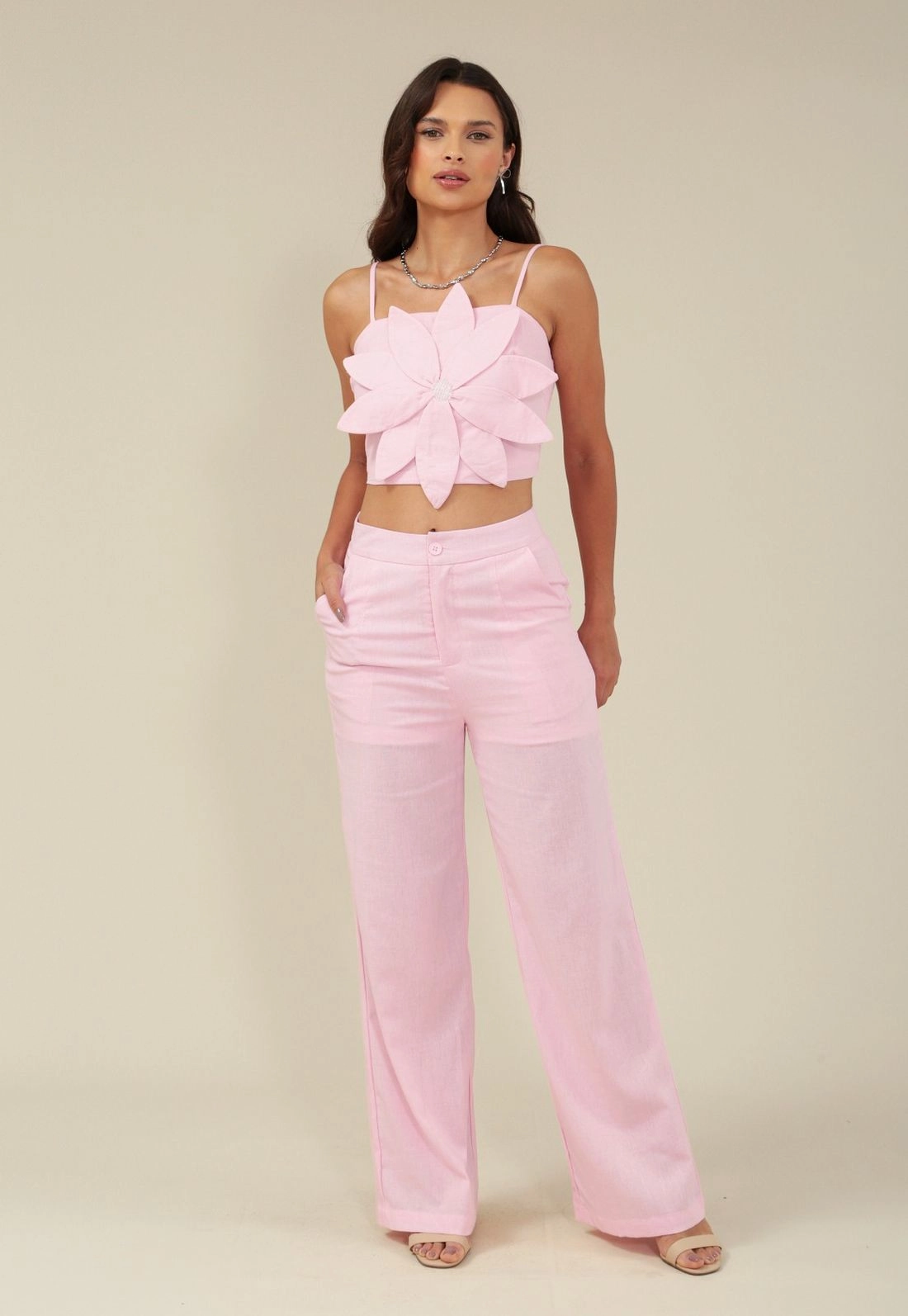 Calça Wide Leg Com Bolso Faca  Em Linho