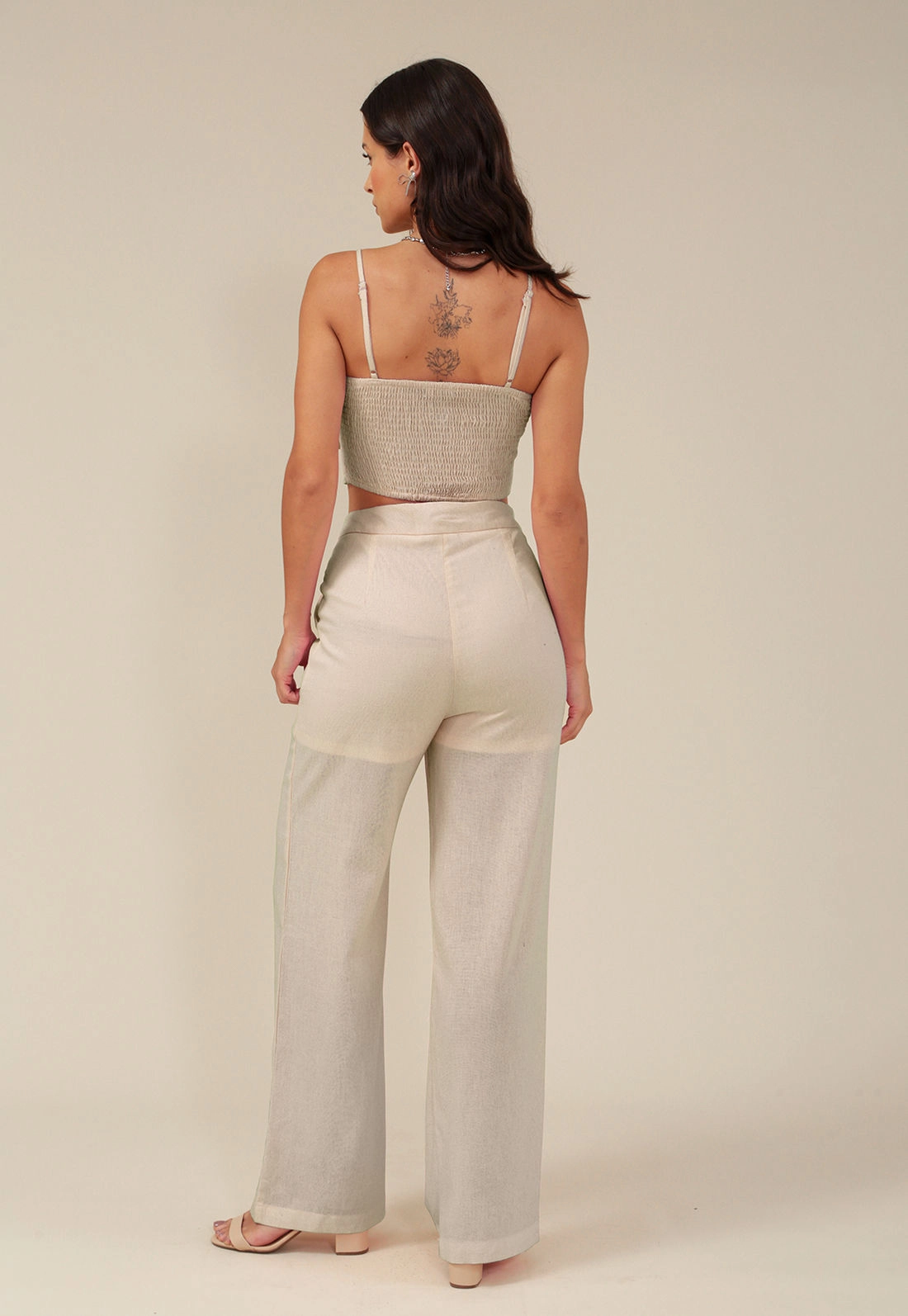 Calça Wide Leg Com Bolso Faca  Em Linho