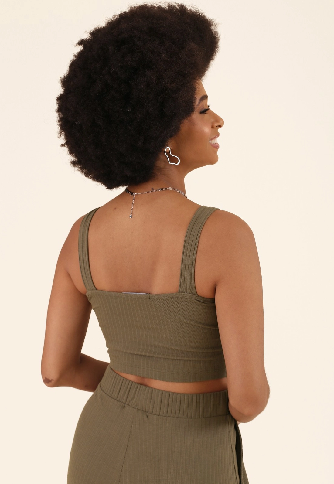 Blusa Cropped Em Malha Canelada Sem Manga Decote Coração