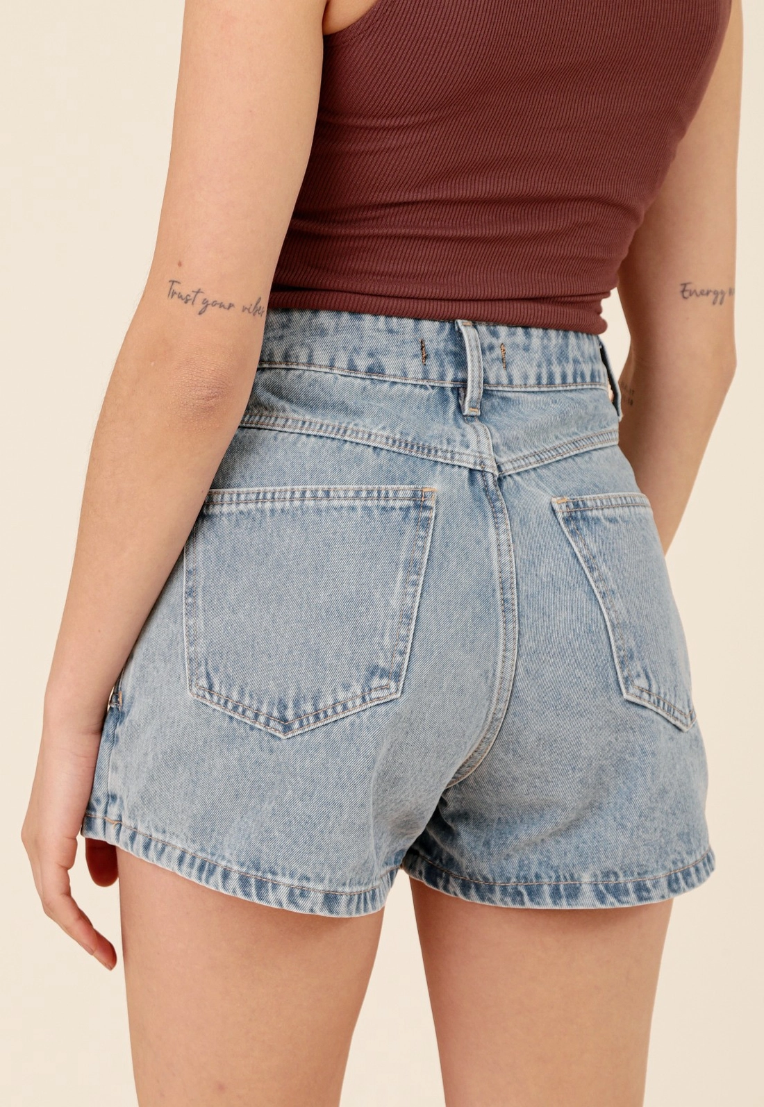 Shorts Saia Jeans Com Bolso Frontal