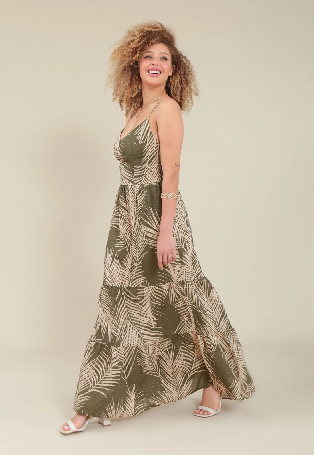 Vestido Longo Em Viscose Com Com Alça Estampa Folhagem Lurex