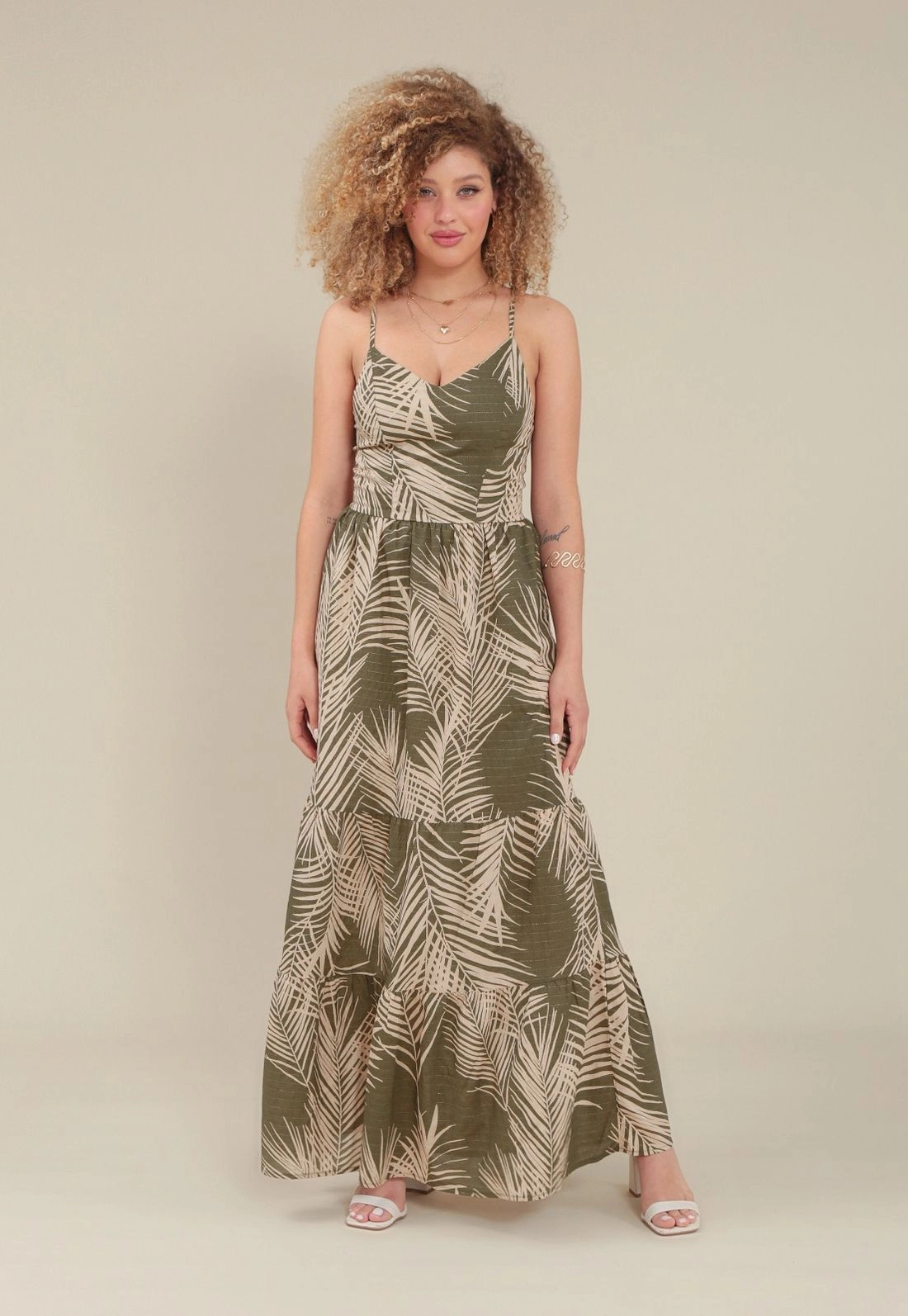 Vestido Longo Em Viscose Com Com Alça Estampa Folhagem Lurex