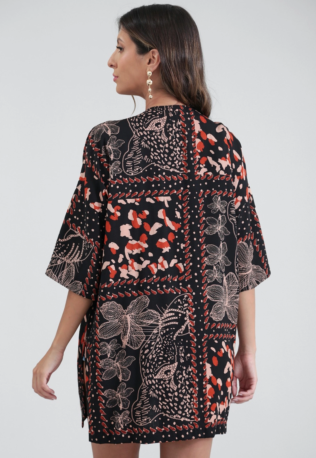 Kimono Em Viscose Manga Curta Estampado Animal Patchwork