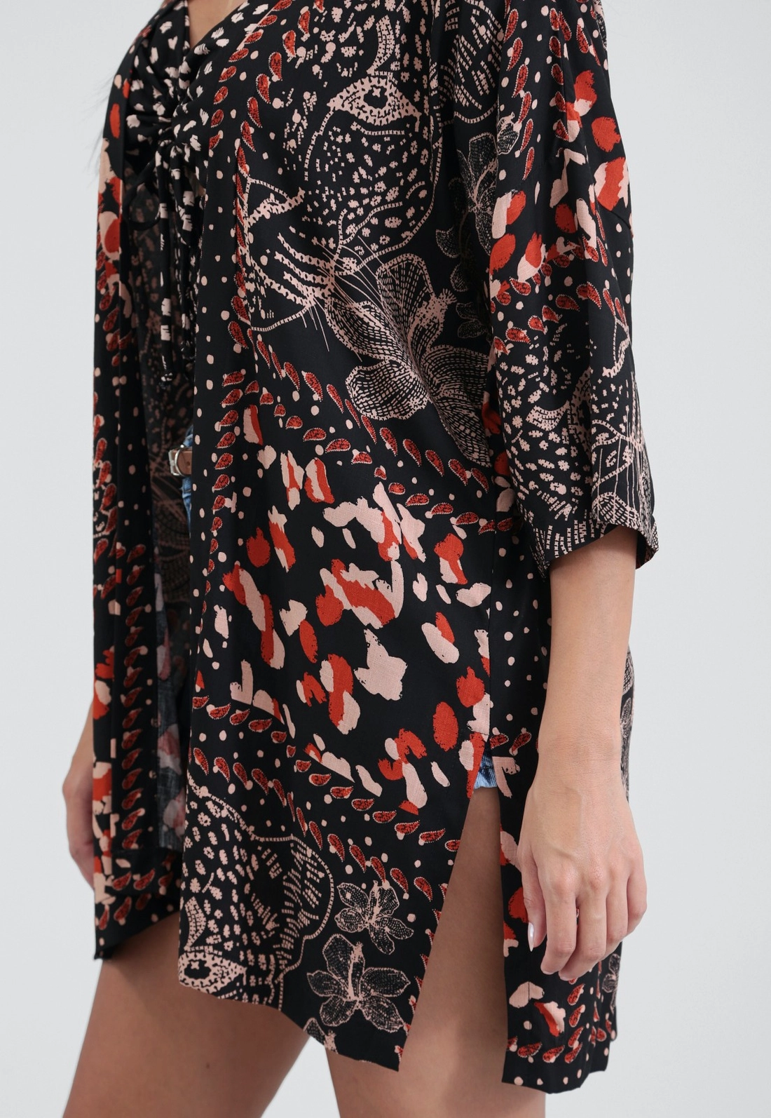 Kimono Em Viscose Manga Curta Estampado Animal Patchwork