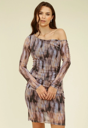 Vestido Curto Em Tule Estampa Aurora Manga Longa Decote Assimétrico