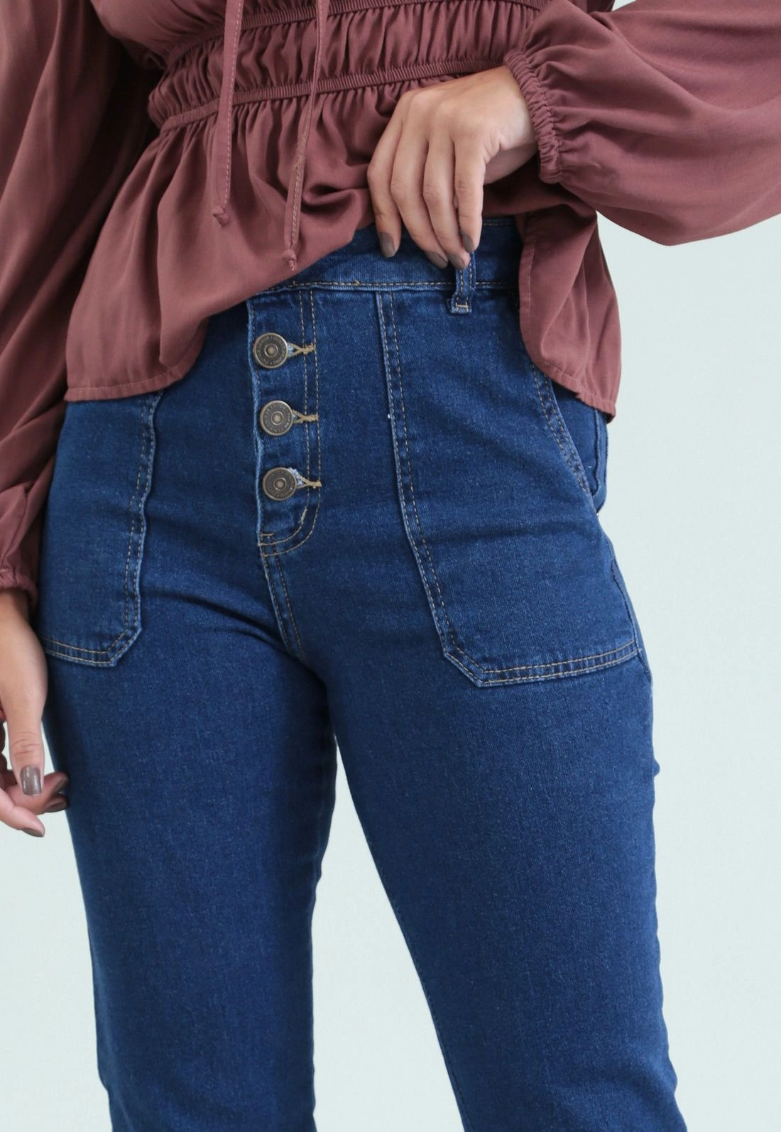 Calça Jeans Com Lycra E Botões