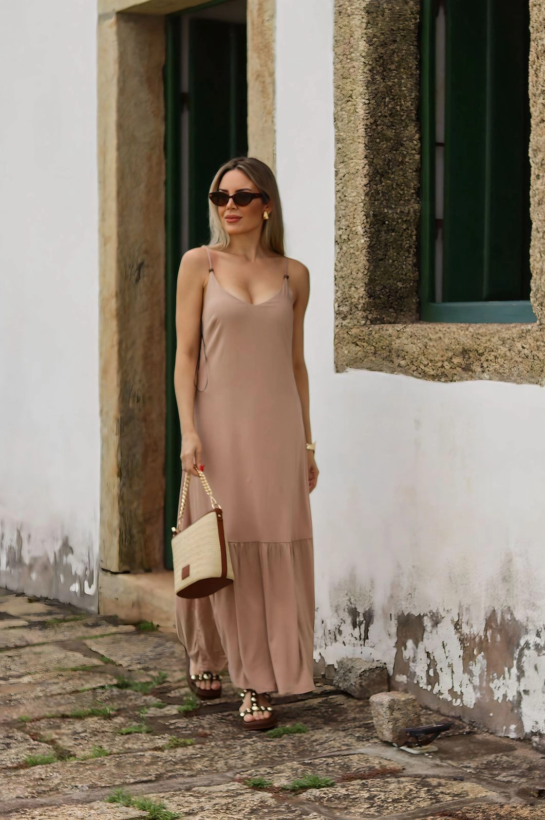 Vestido New Midi Em Viscolinho Alça Com Recorte Na Saia