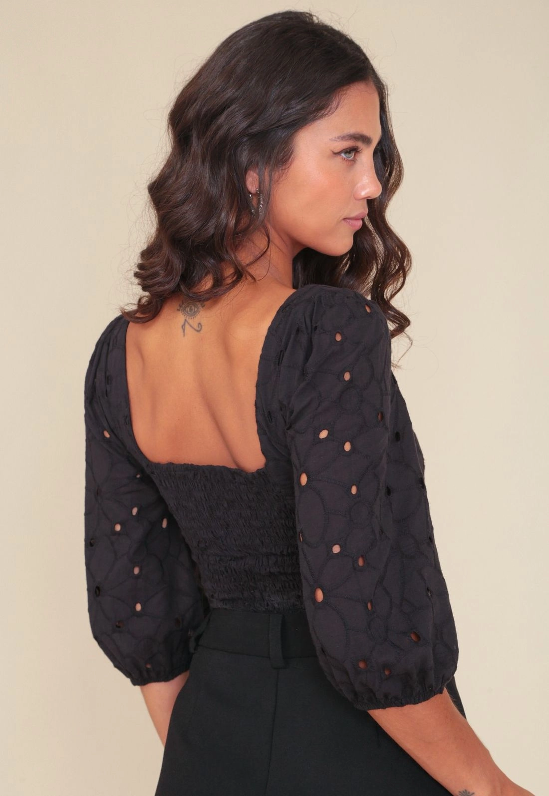Blusa Cropped Laise Manga 3/4 Com Franzido No Busto