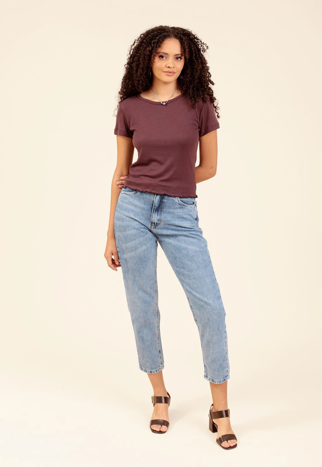 Blusa Em Ribana Manga Curta Com Frufru