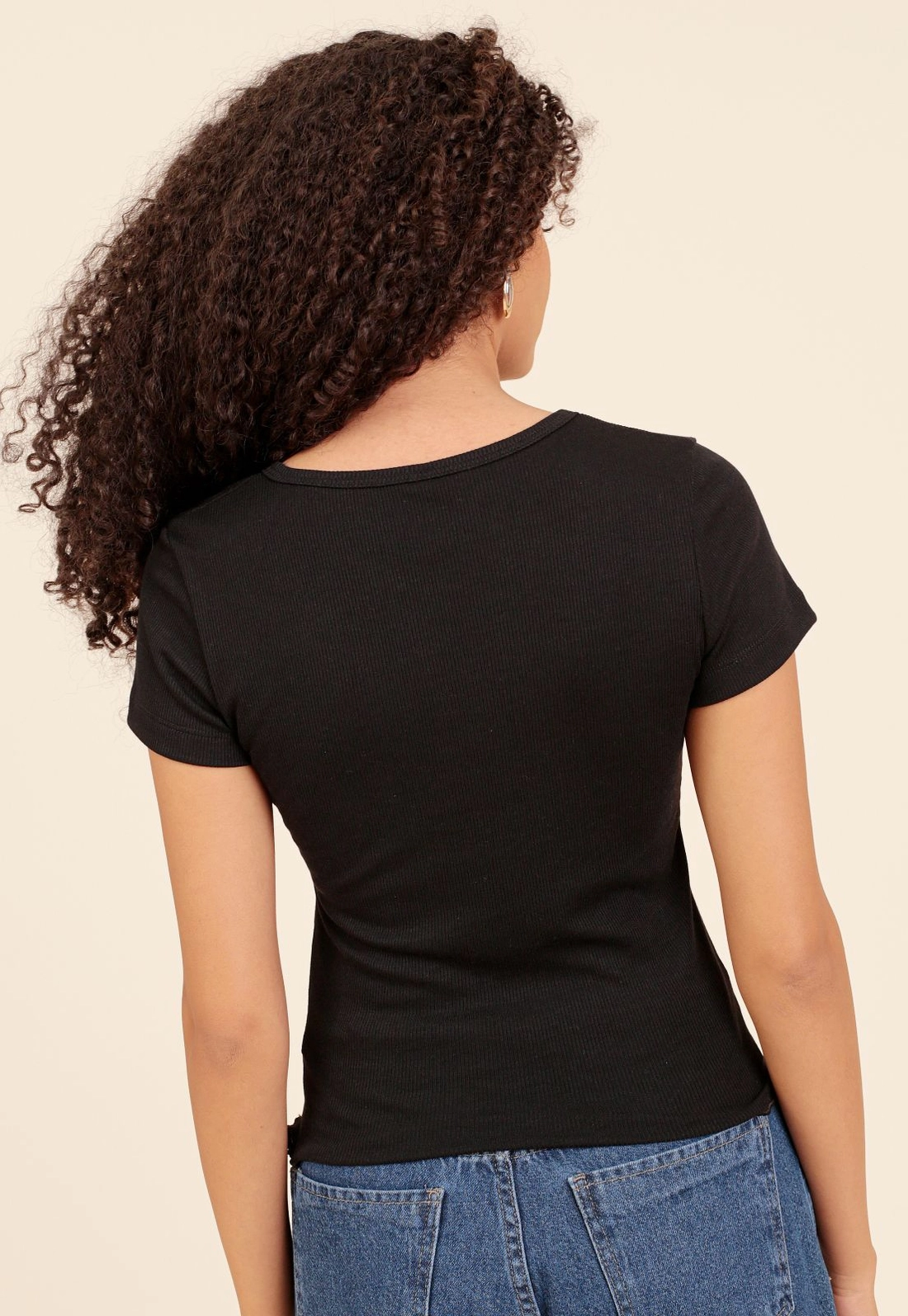 Blusa Em Ribana Manga Curta Com Frufru