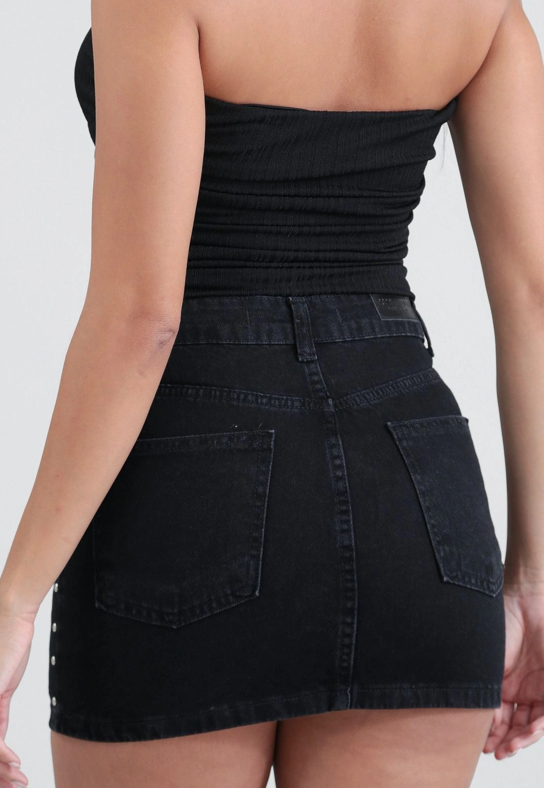 Saia Curta Jeans Cós Médio Com Tachas