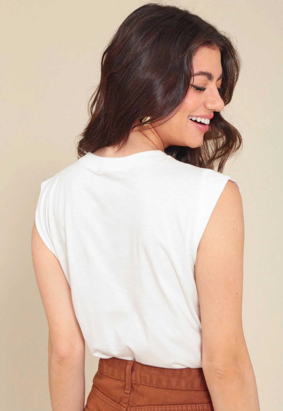 Blusa Muscle Tee Em Meia Malha Com Aplique Strass Concha