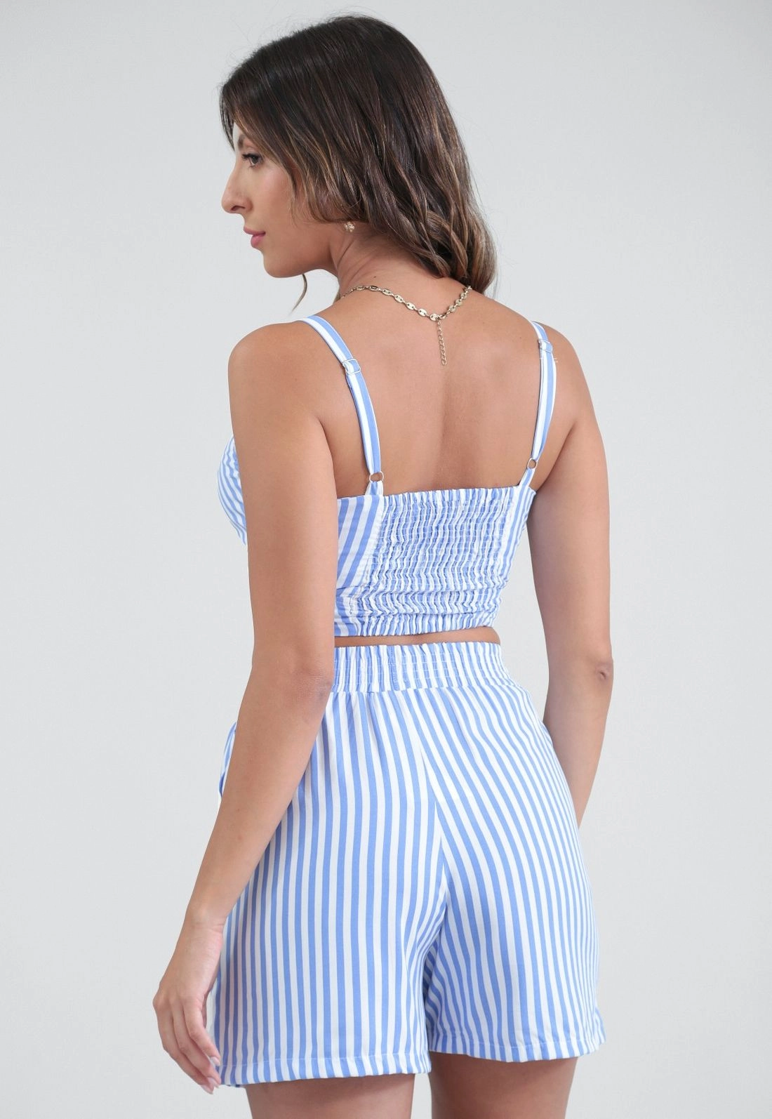 Short Com Bolso Em Viscose Listrada