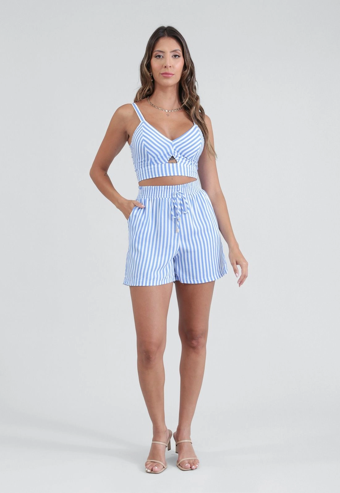 Short Com Bolso Em Viscose Listrada