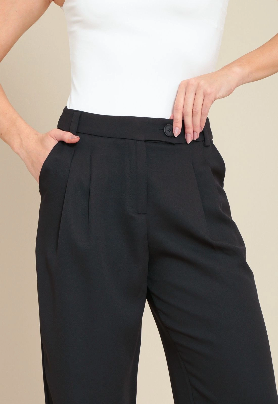 Calça Wide Leg Alfaiataria Com Prega E Cós Transpassado