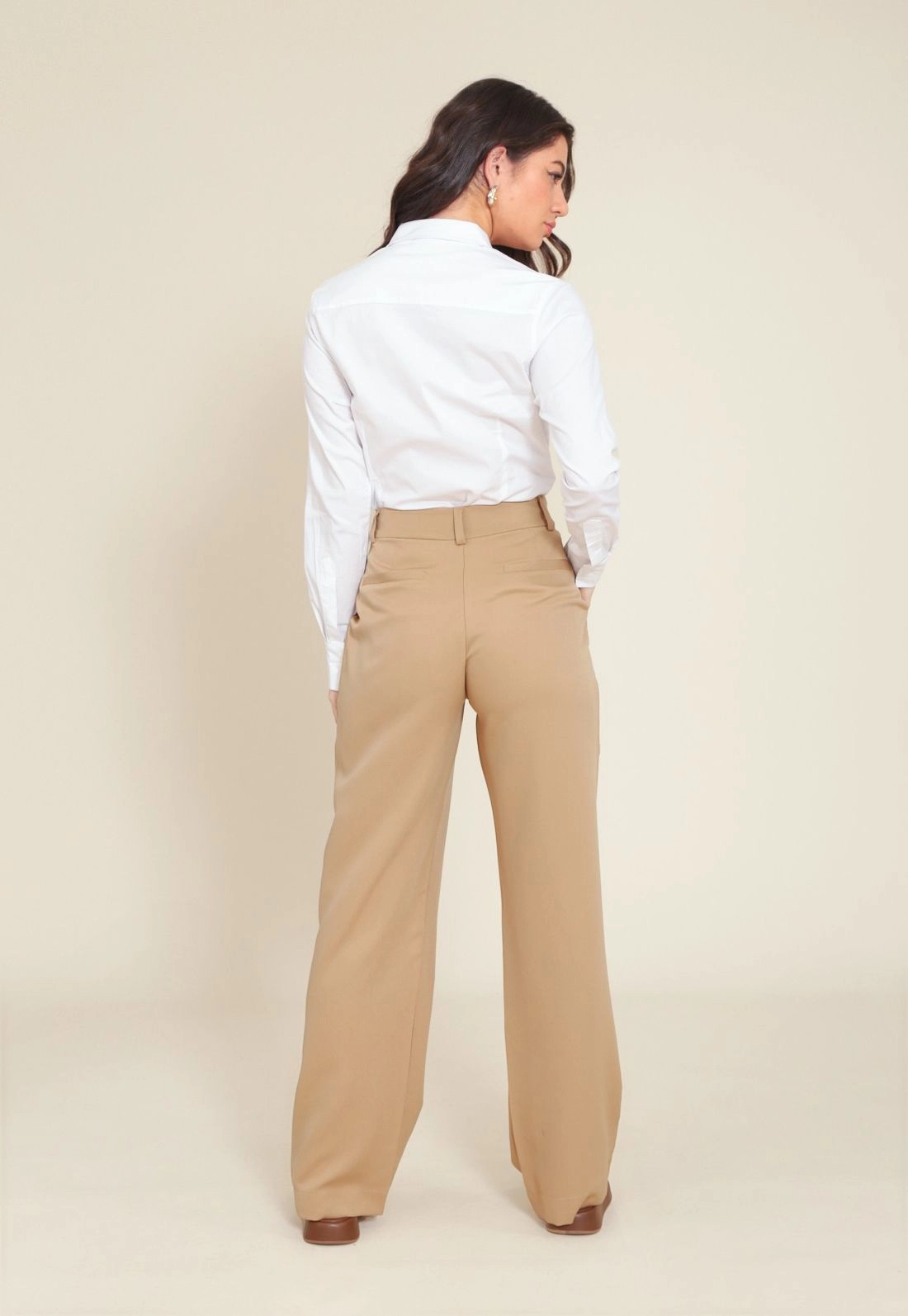 Calça Wide Leg Alfaiataria Com Prega E Cós Transpassado