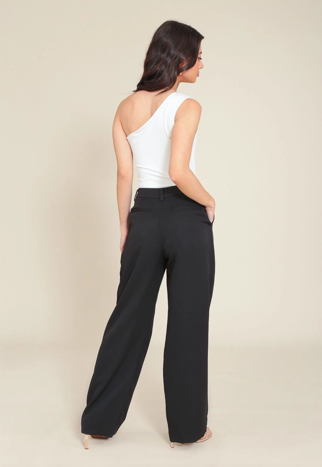 Calça Wide Leg Alfaiataria Com Prega E Cós Transpassado