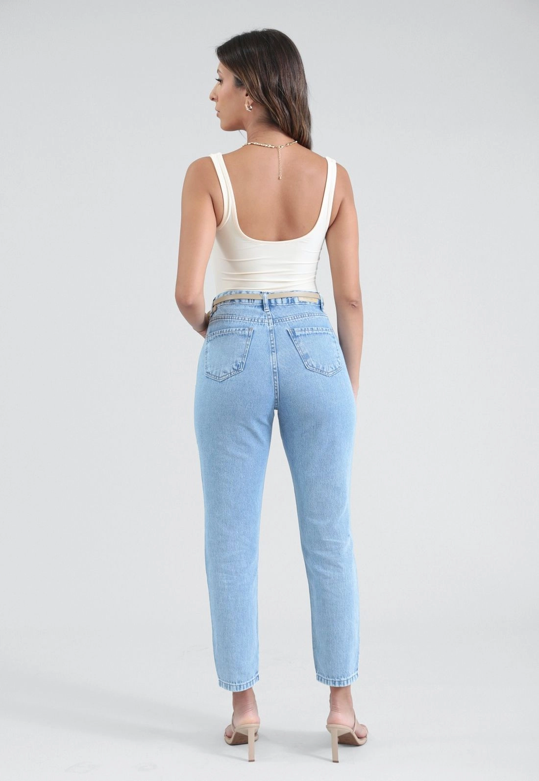 Calça Jeans Mom Com Cinto
