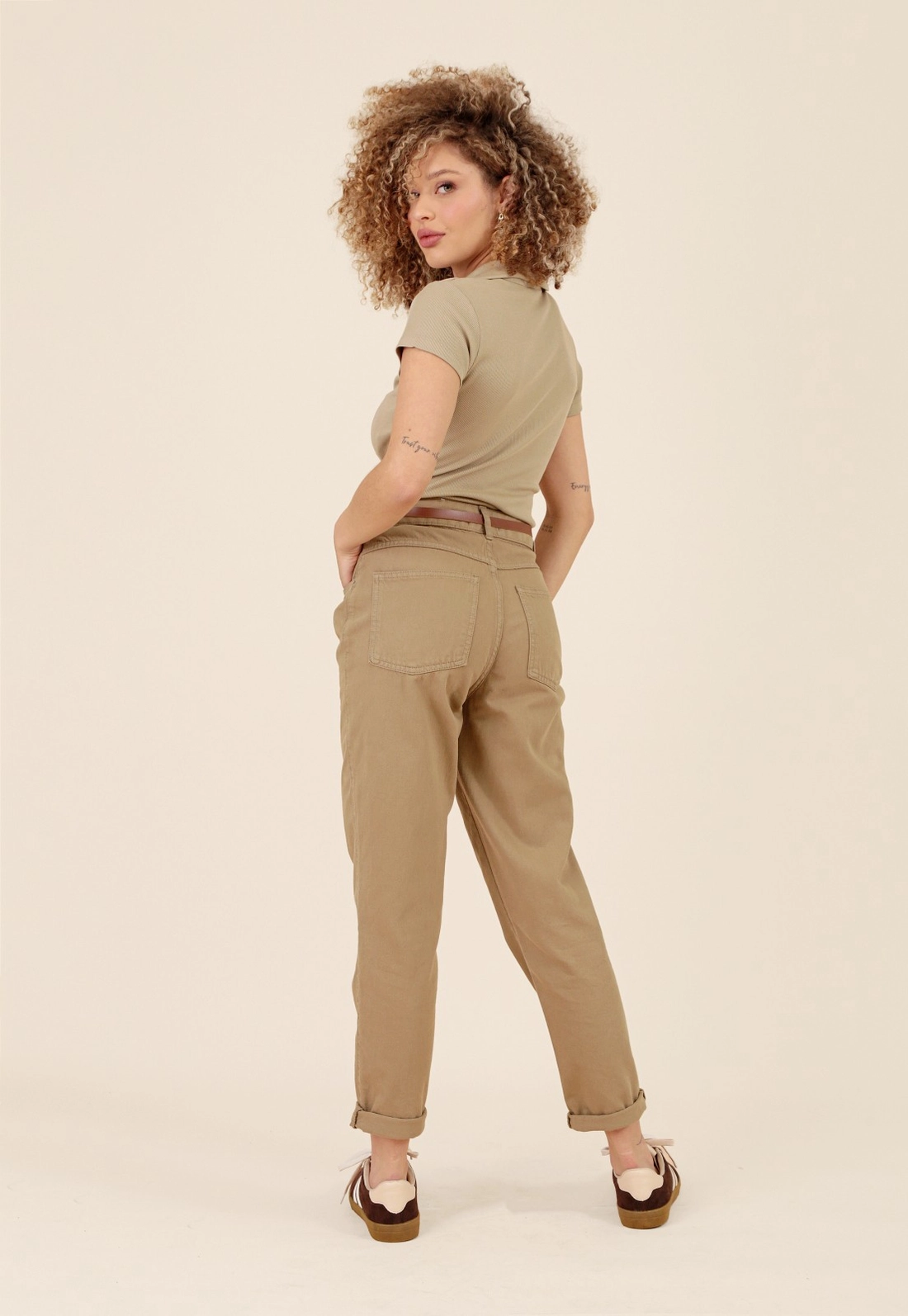 Calça Sarja Mom Com Cinto
