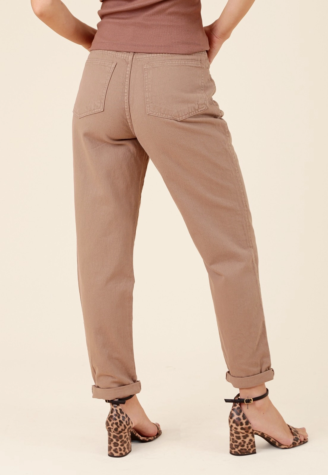 Calça Sarja Mom Com Cinto