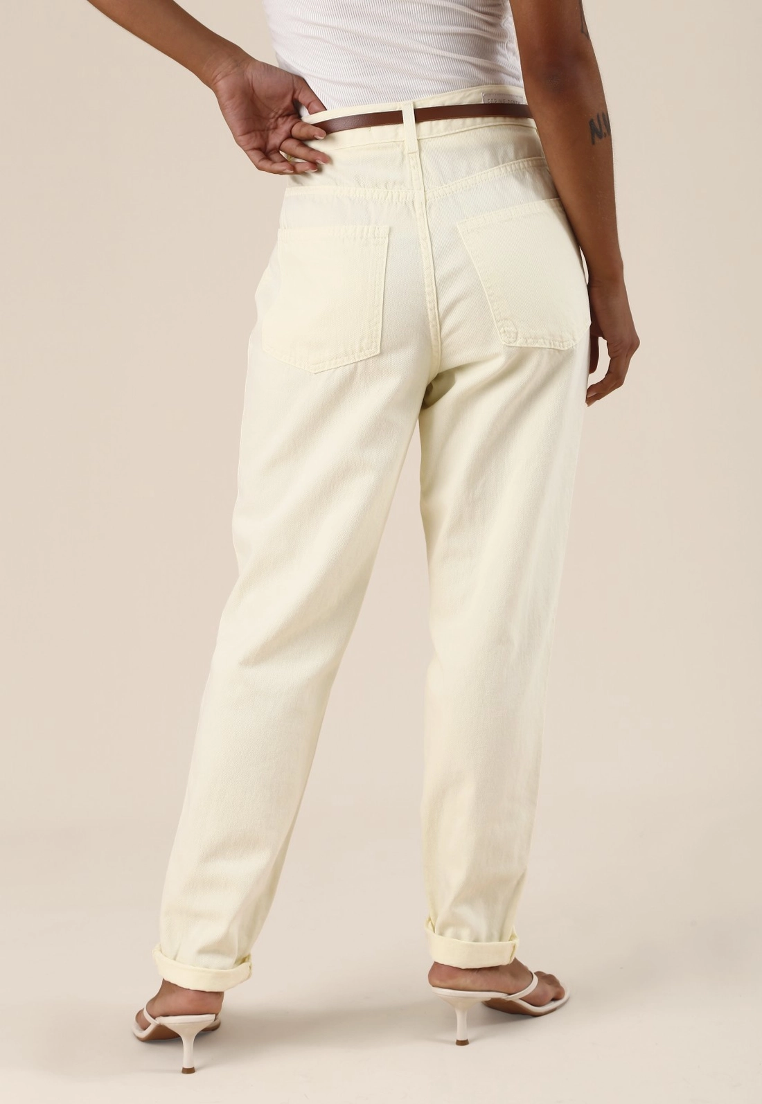 Calça Sarja Mom Com Cinto