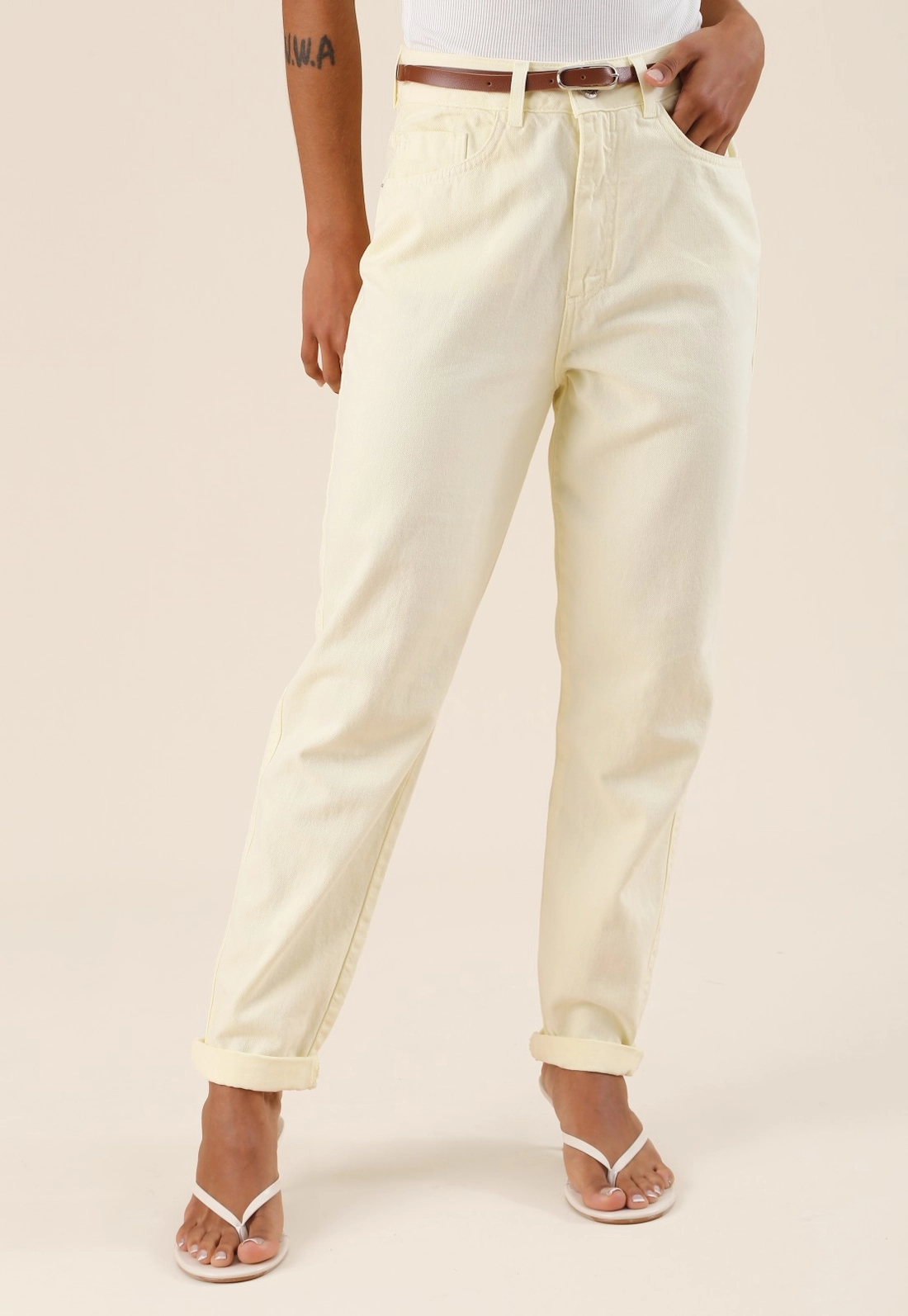 Calça Sarja Mom Com Cinto