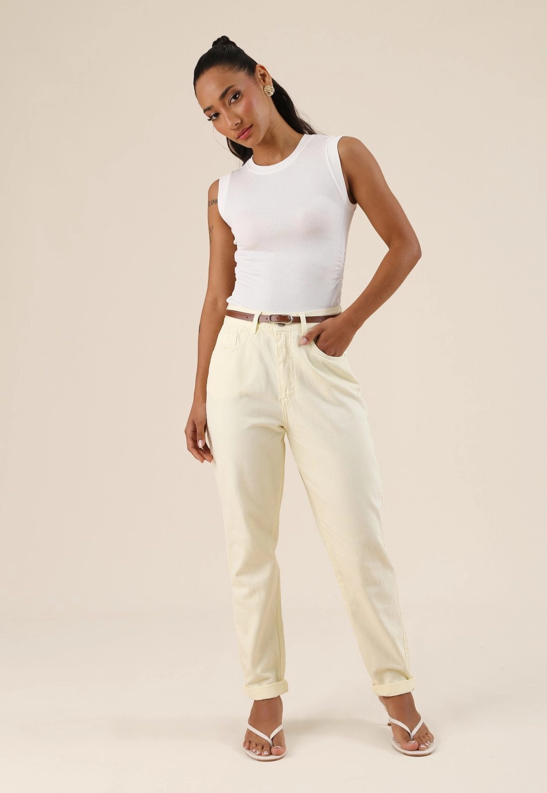 Calça Sarja Mom Com Cinto