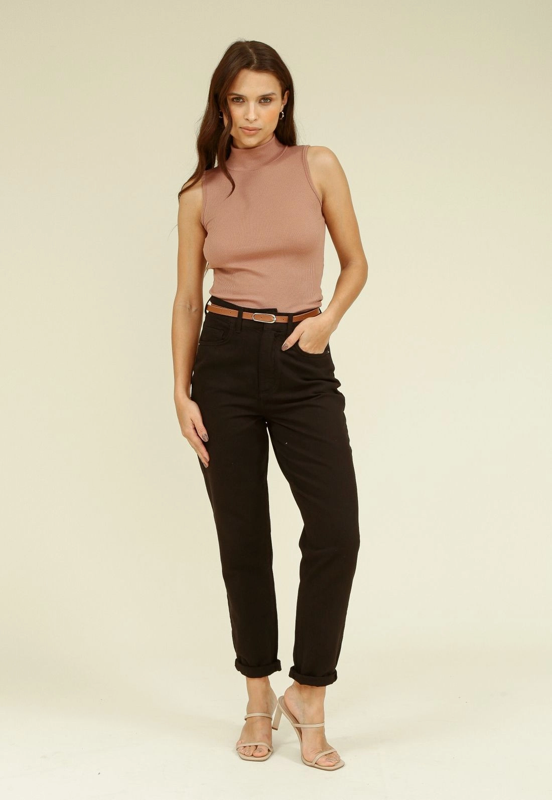 Calça Sarja Mom Com Cinto