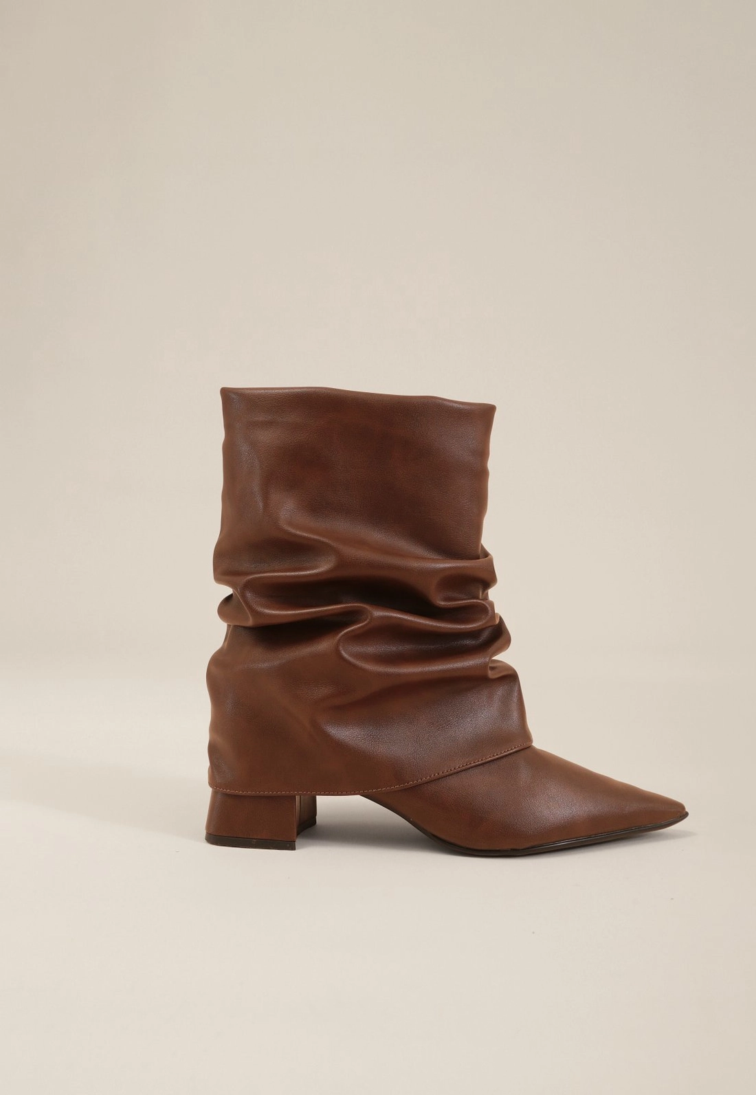 Bota Cano Médio Bico Fino
