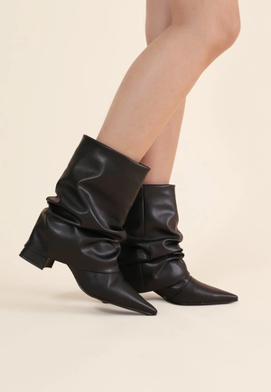 Bota Cano Médio Bico Fino