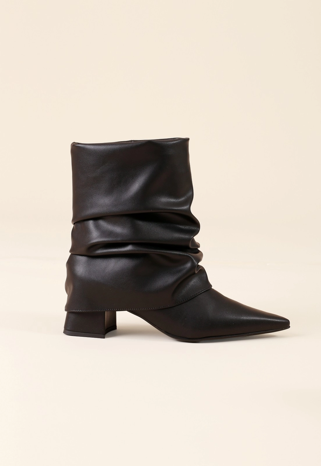 Bota Cano Médio Bico Fino