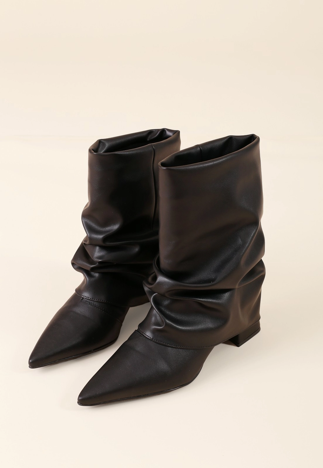 Bota Cano Médio Bico Fino