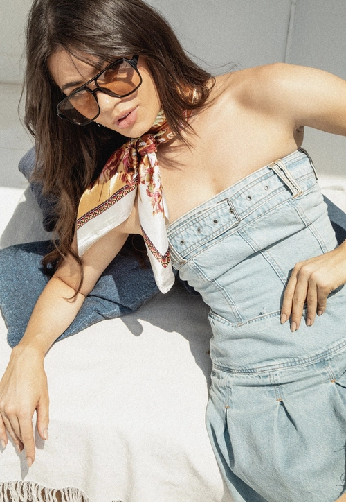 Cropped Em Jeans Decote Reto Com Cinto