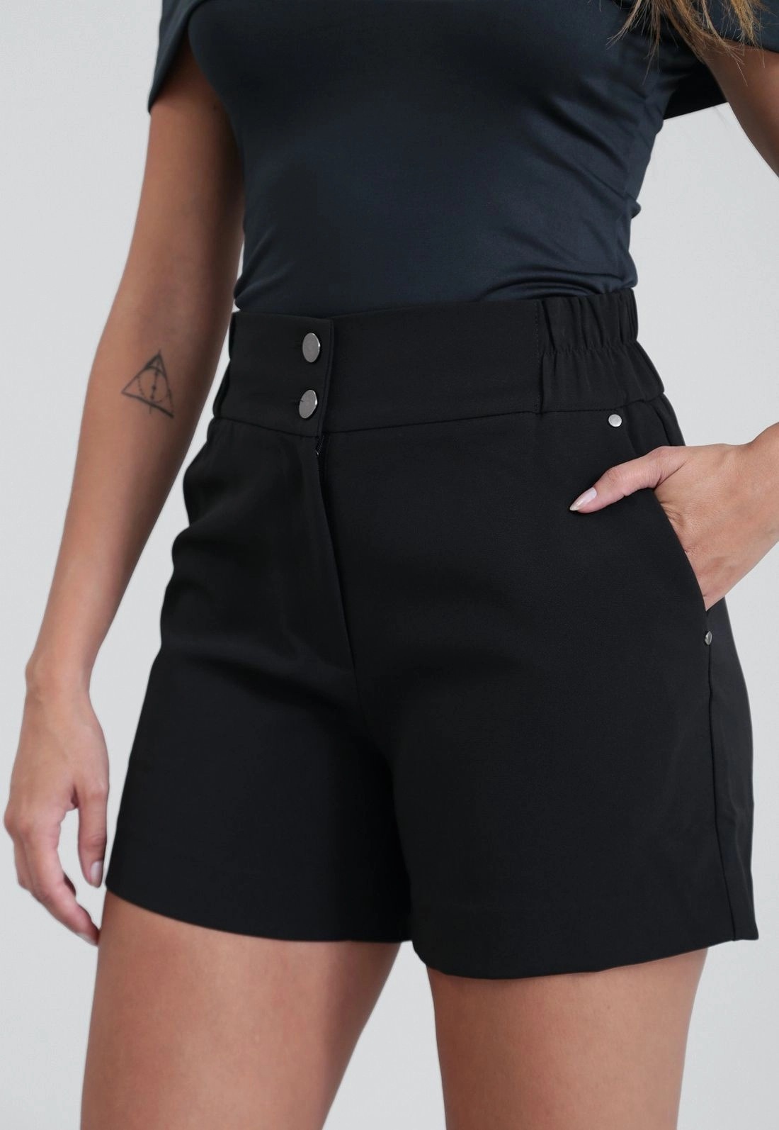Short Em Alfaiataria Elástico Lateral