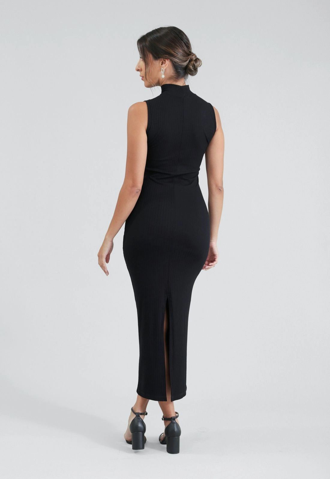 Vestido Midi Sem Manga Com Gola Alta Em Malha Canelada