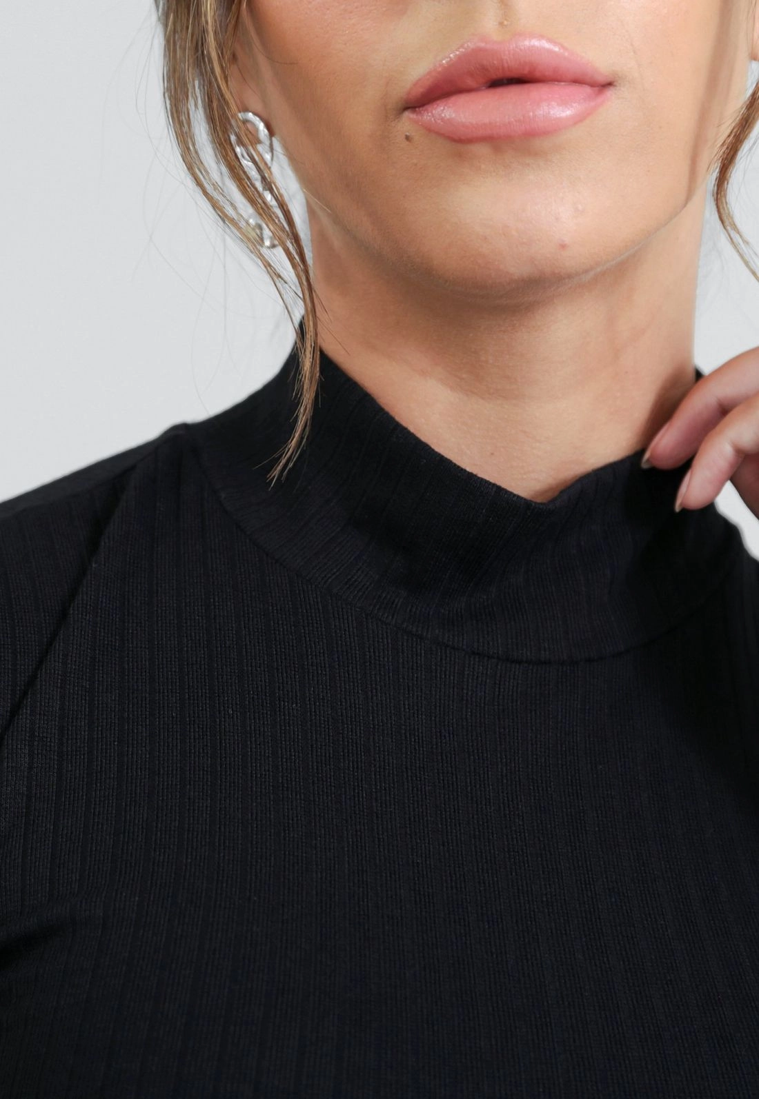 Vestido Midi Sem Manga Com Gola Alta Em Malha Canelada