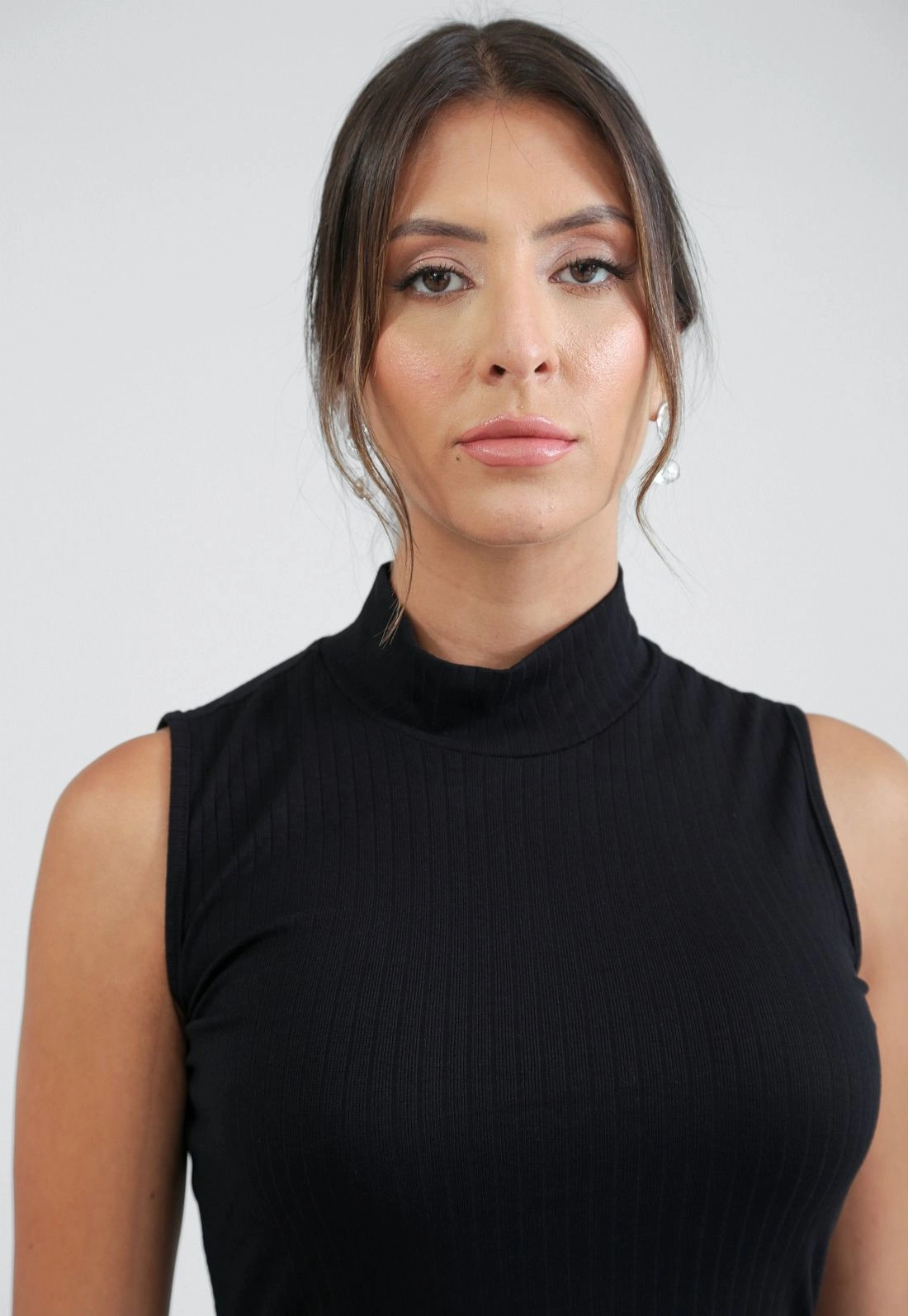 Vestido Midi Sem Manga Com Gola Alta Em Malha Canelada