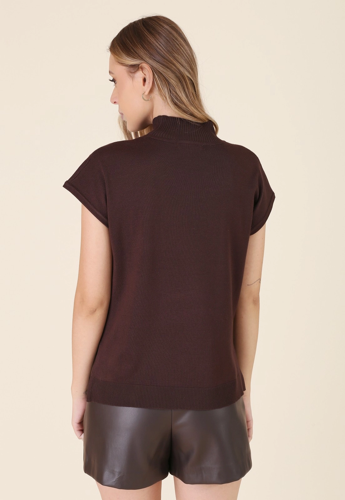 Blusa Tricô Manga Curta Gola Alta