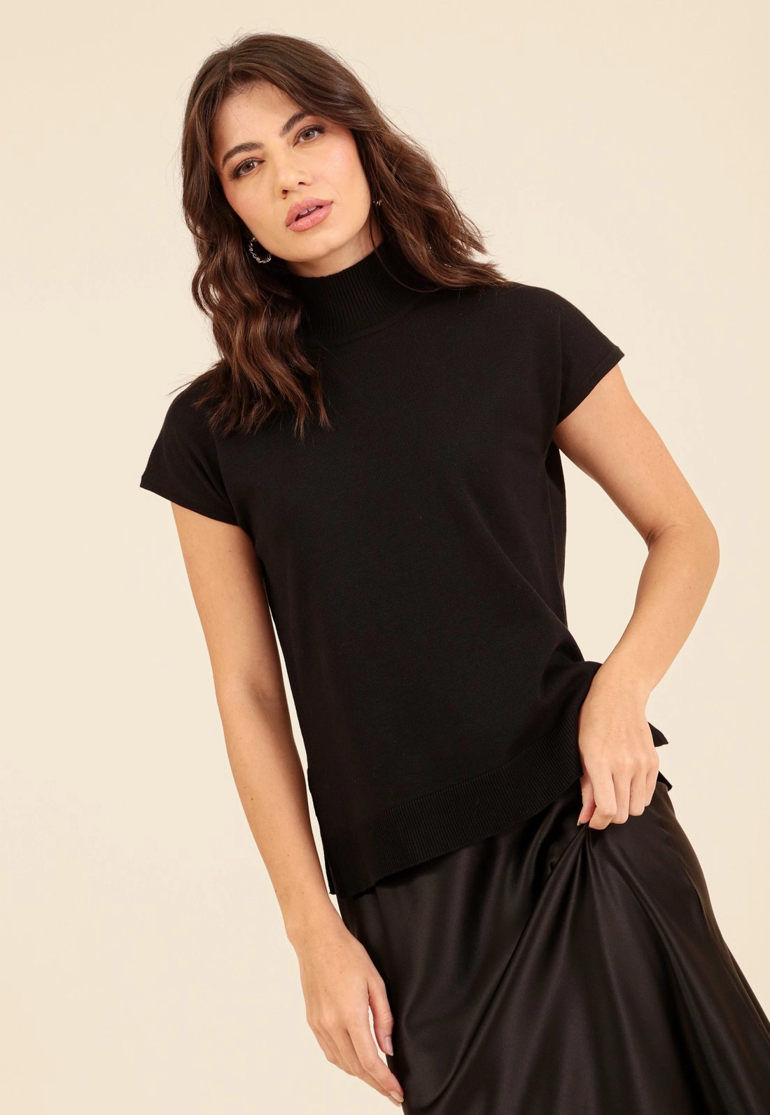 Blusa Tricô Manga Curta Gola Alta