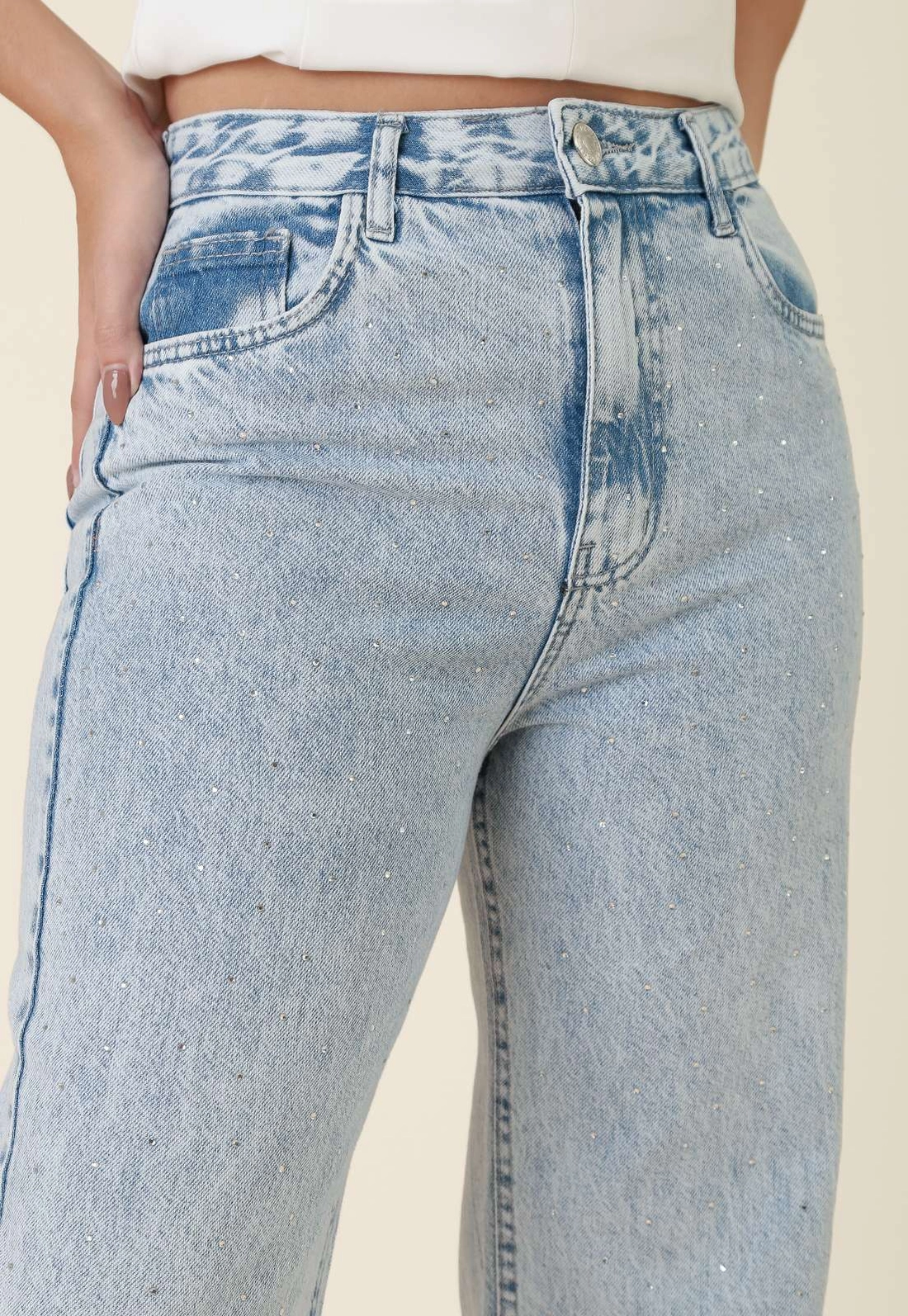 Calça Jeans Reta Com Strass Azul Claro