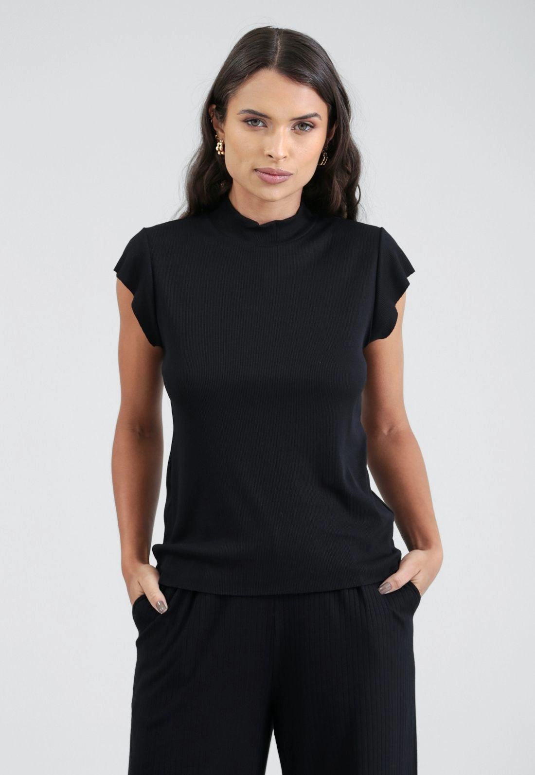 Blusa Manga Curta Com Gola Alta Em Malha Canelada