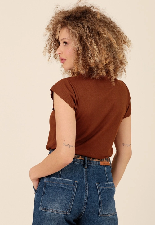 Blusa Manga Curta Com Gola Alta Em Malha Canelada