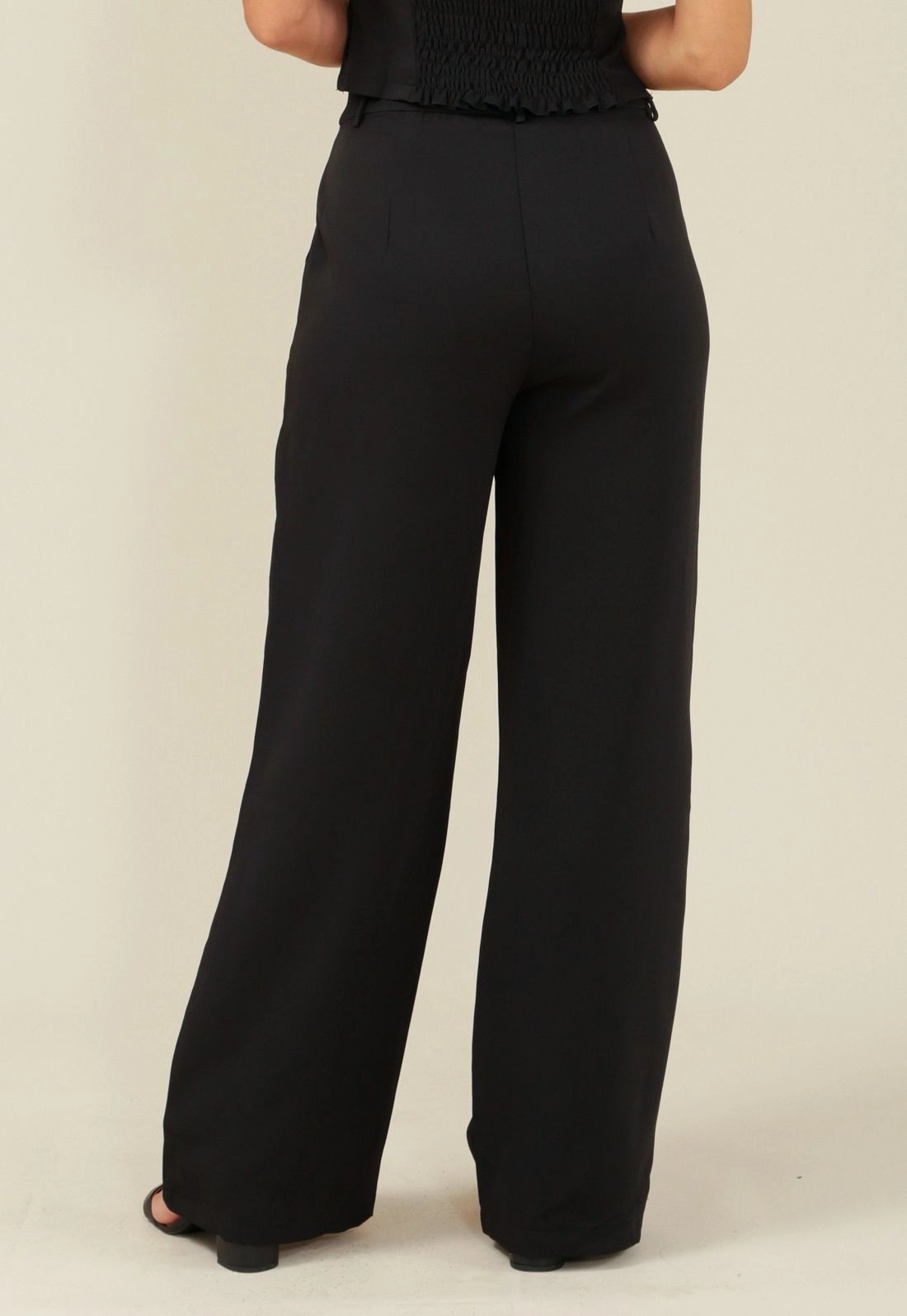 Calça Wide Leg Com Bolso Faca Em Alfaiataria