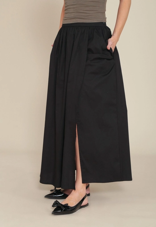 Saia Midi Em Tricoline Com Bolso Transpasse E Fenda