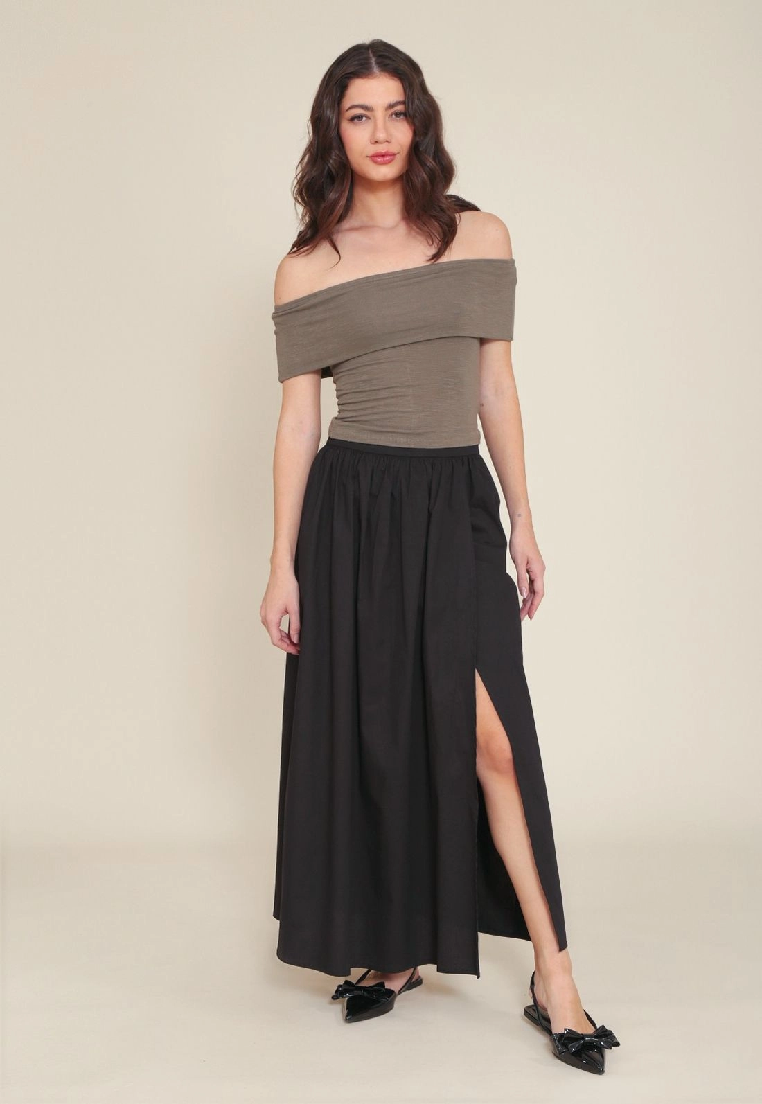 Saia Midi Em Tricoline Com Bolso Transpasse E Fenda
