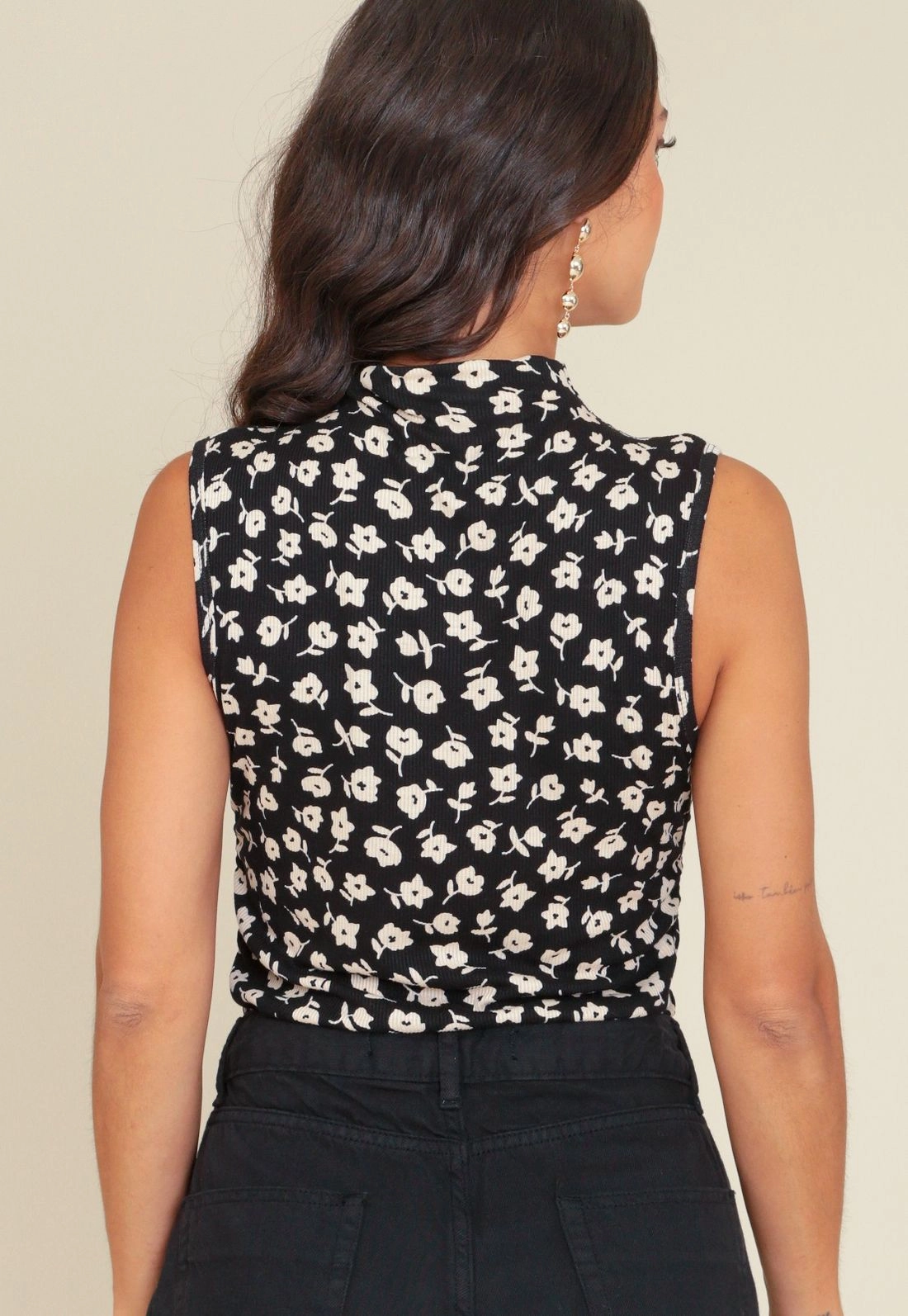 Blusa Sem Manga Gola Alta Em Ribana Estampa Mini Flor
