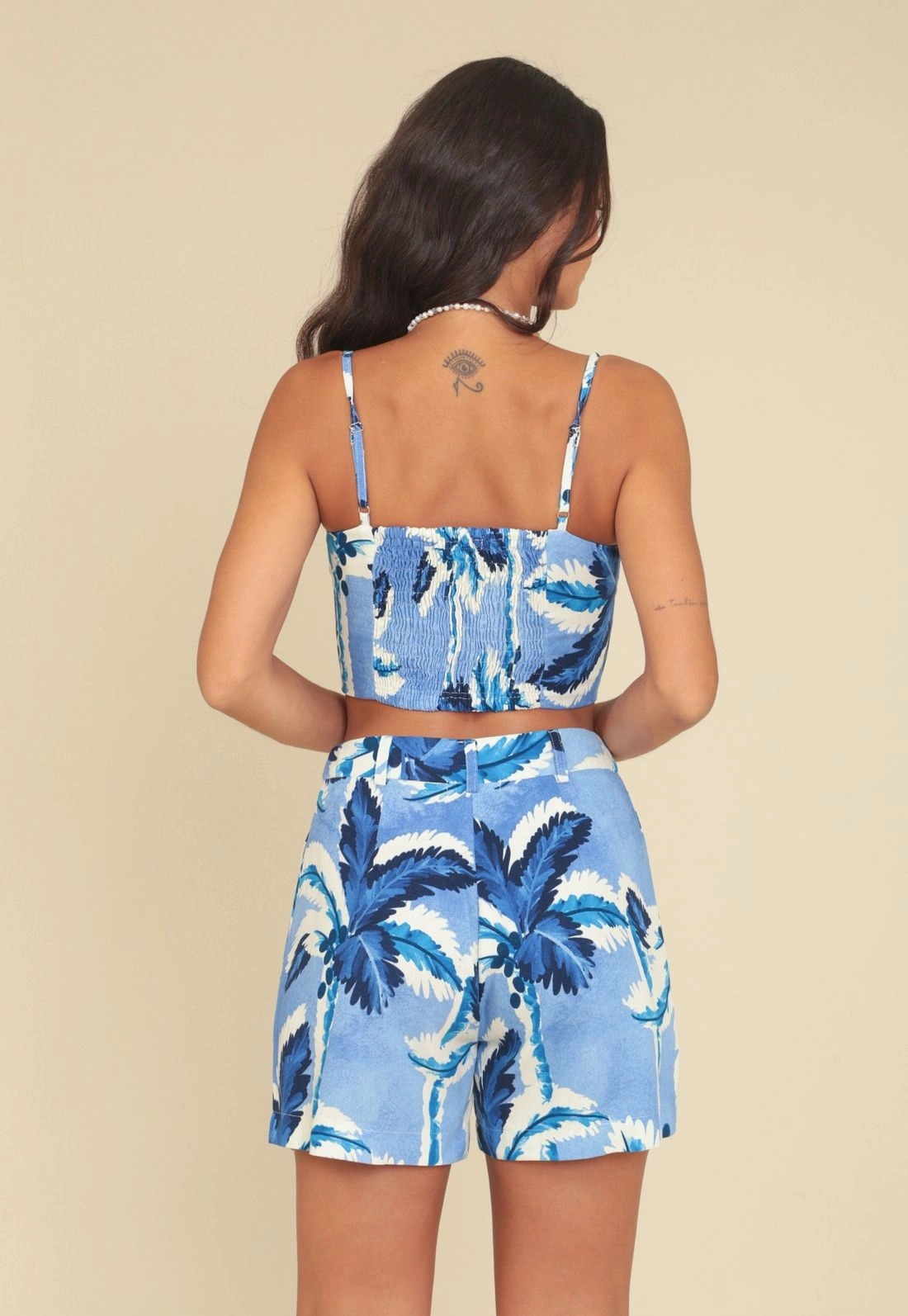 Short Com Prega Em Linho Estampa Coqueiro