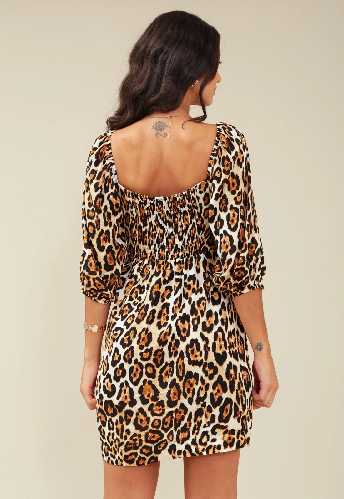 Vestido Curto Em Viscose Manga Bufante Estampa Onça