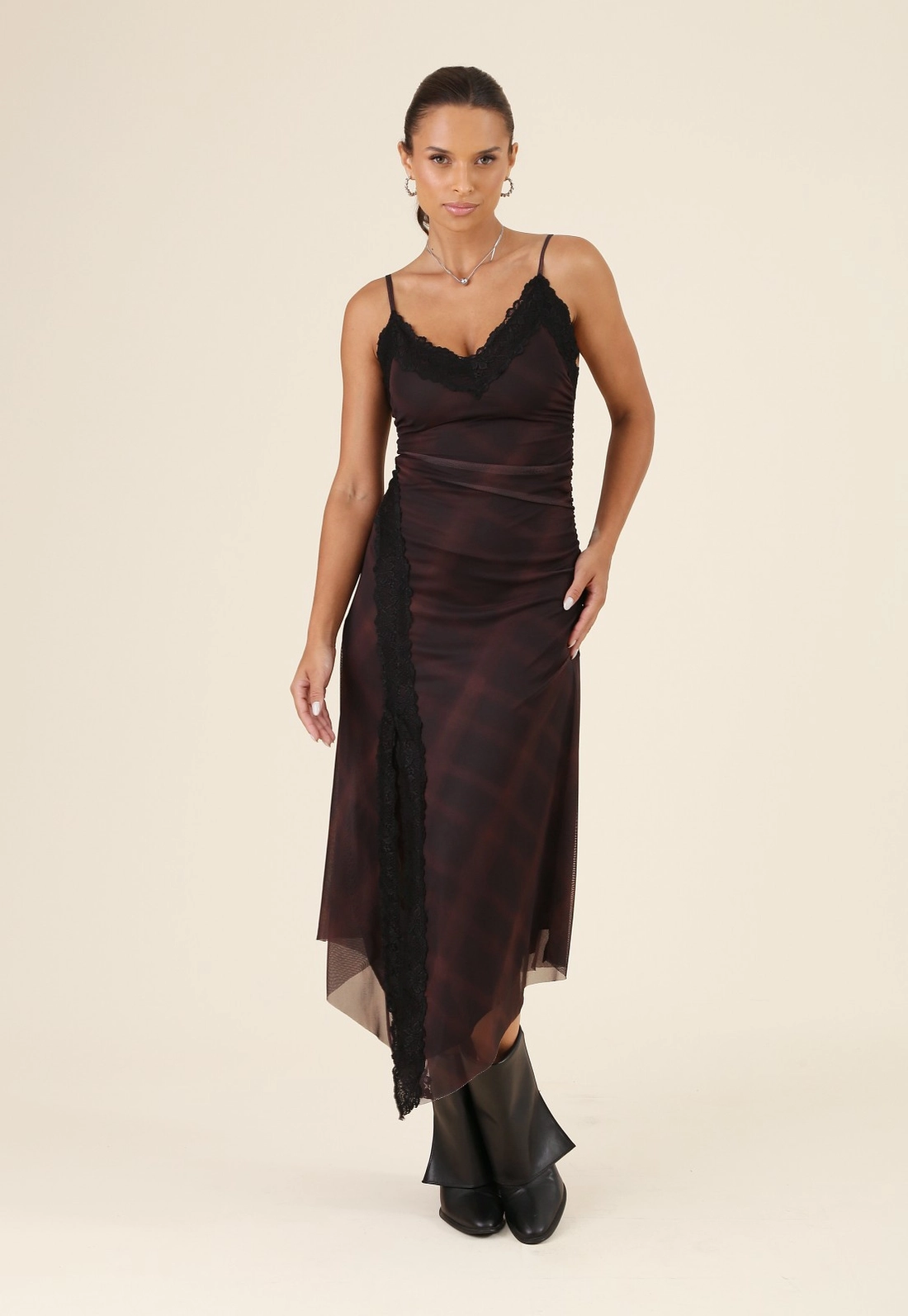 Vestido New Midi Em Tule Xadrez Alça Com Recorte Renda