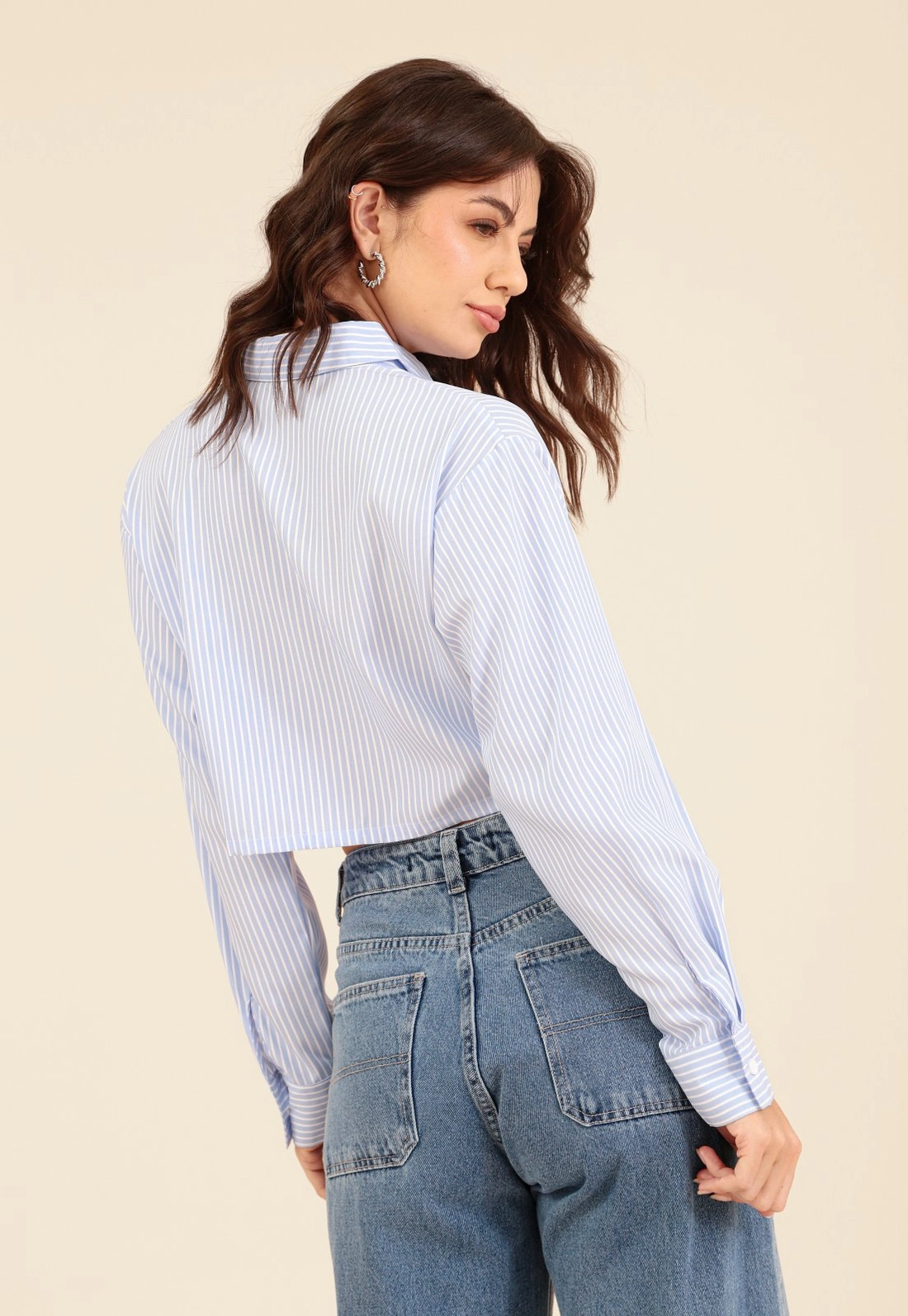 Camisa Cropped Em Crepe Listrado Manga Longa